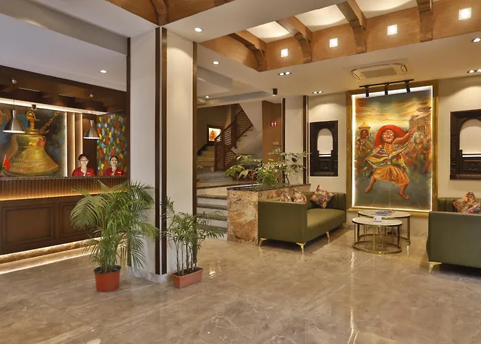 Lakhey Hotel 4*