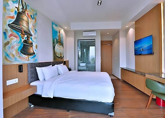Hotel Lakhey 4*