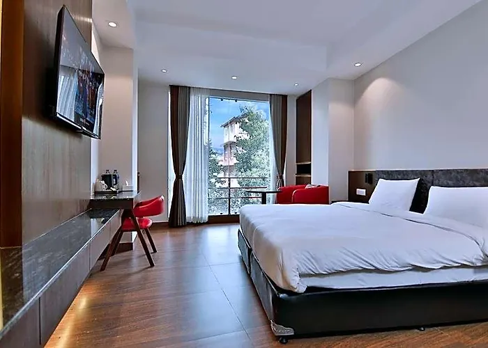 Hotel Lakhey 4*